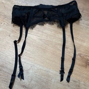 NWOT VS Victoria Secret Black Lace Garter Belt XS/Small